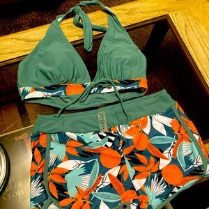 Army green highwaisted shorts bikini.
